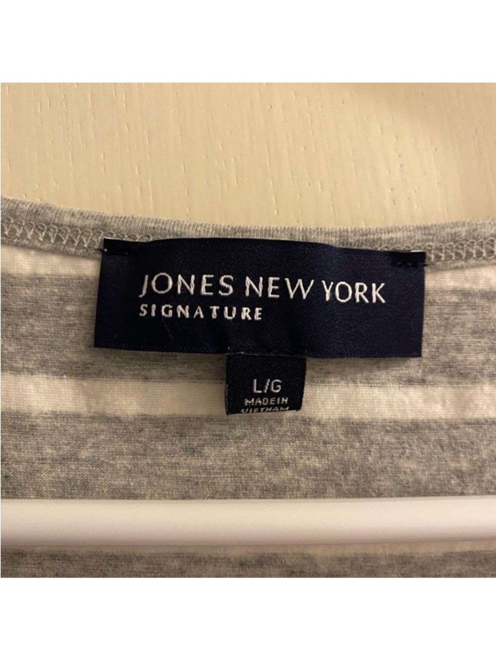 Jones New York Gray & White Striped V-Neck Sleeveless Top - Picture 3 of 4